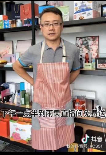 圖為雨果通過“抖音”帶貨。