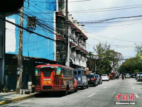 6月21日，馬尼拉公共交通吉普尼做好復(fù)業(yè)準(zhǔn)備。<a target='_blank' >中新社</a>記者 關(guān)向東 攝