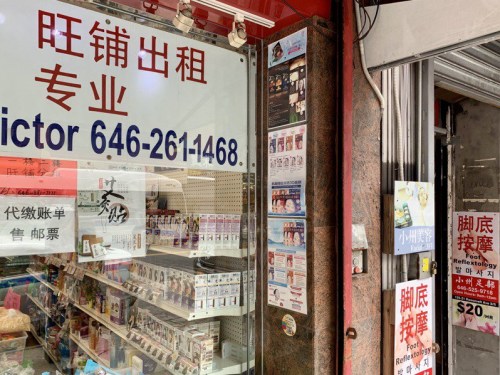 新冠肺炎疫情給小商家租戶帶來(lái)巨大的壓力，社區(qū)轉(zhuǎn)租店面增多。(美國(guó)《世界日?qǐng)?bào)》記者劉大琪 攝)
