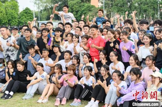 蘇炳添分享體驗(yàn)課暨南大學(xué)開(kāi)講 受學(xué)生追捧 陳驥旻 攝