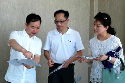 林東董事長(zhǎng)向陳安副主任匯報(bào)LHD聯(lián)合動(dòng)能項(xiàng)目工程的進(jìn)展情況
