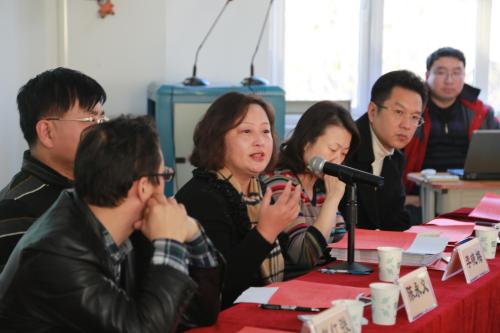 李曉梅對(duì)教師提出的問(wèn)題一一解答