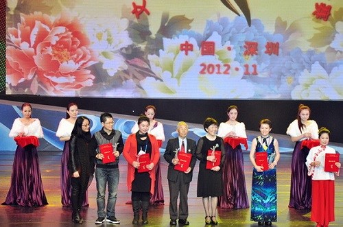 舞蹈《開(kāi)門(mén)紅》獲全球華人中華才藝舞蹈大賽十佳表演獎(jiǎng)。(匈牙利《新導(dǎo)報(bào)》)