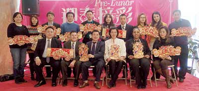 中國僑網(wǎng)“迎春接彩年宵嘉年華”14日于法拉盛揭幕。(美國《星島日報》)