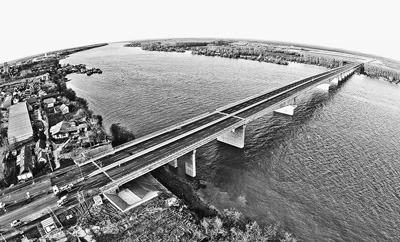 圖為連接多瑙河南北兩岸的澤蒙—博爾察跨多瑙河大橋。(中國路橋公司供圖)