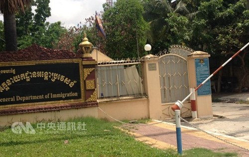 目前13名臺籍詐騙犯被關(guān)押于柬埔寨移民局(圖片來源:“中央社”)