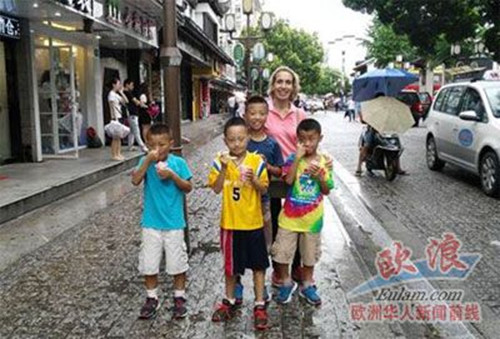 西班牙夫婦與中國孤兒