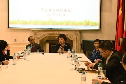 中國僑網(wǎng)裘援平與奧地利僑學界座談會現(xiàn)場。(法國《歐洲時報》/丁兆琨 攝)