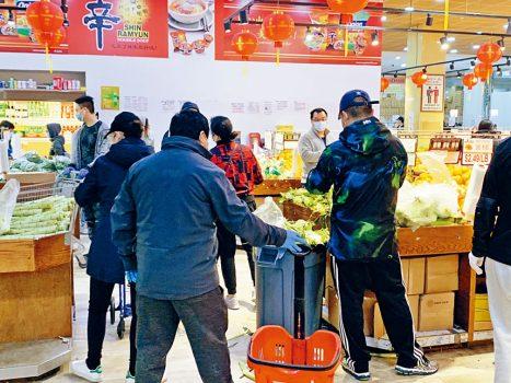 中國僑網(wǎng)法拉盛中心區(qū)多家超市同時重新開業(yè)(圖片來源:美國《星島日報》)