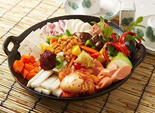 部隊(duì)火鍋主要食材(韓國(guó)亞洲經(jīng)濟(jì)中文網(wǎng))