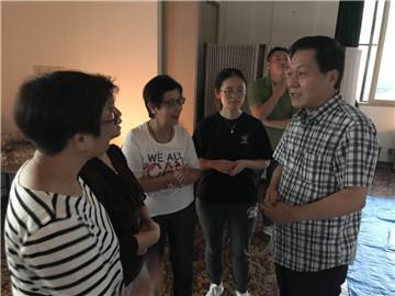 中國僑網(wǎng)孫振勇總領事慰問受困中國旅客。(圖片來源:中國駐札幌總領事館網(wǎng)站)