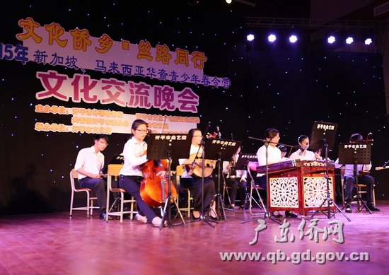 中國僑網(wǎng)樂器演奏《南亞風(fēng)情》 (馬來西亞中化中學(xué)華樂團)