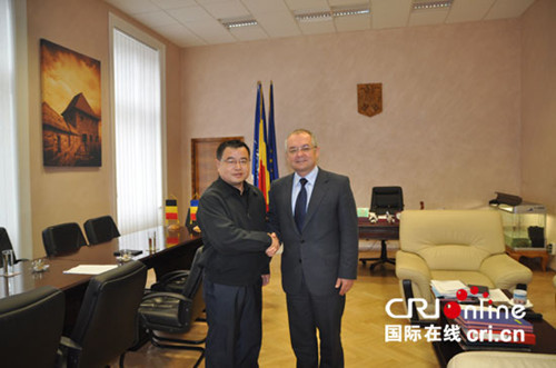 羅馬尼亞克魯日市長(zhǎng)接見國(guó)際臺(tái)羅馬尼亞語(yǔ)部主任吳敏