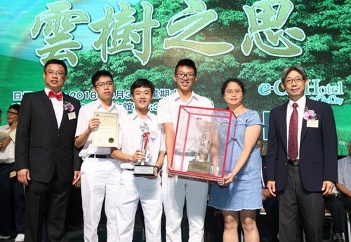 吉隆坡中華獨(dú)中奪得數(shù)理學(xué)識比賽常年杯。(馬來西亞《星洲日報(bào)》)