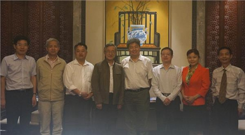 無錫市人大副主任曹錫榮會見澳大利亞新金山中文學(xué)校校長孫浩良一行