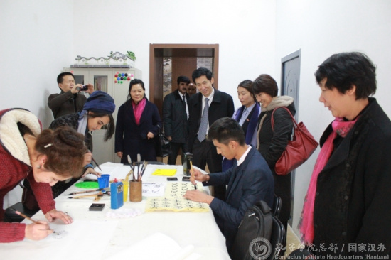 北京中醫(yī)藥大學代表團一行參觀塔吉克國立民族大學孔子學院