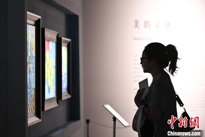 山西太原：民眾沉浸式觀賞西班牙油畫真跡展