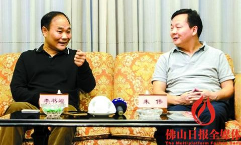 朱偉(右)會(huì)見(jiàn)吉利董事長(zhǎng)李書(shū)福。