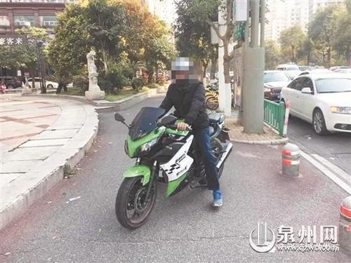 中國僑網(wǎng)駕駛大功率摩托車被交警查處