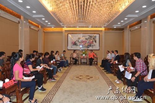 中國(guó)僑網(wǎng)龐國(guó)梅主任會(huì)見印東地區(qū)青年僑胞參訪團(tuán)一行