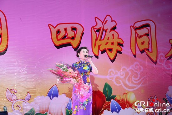 中國(guó)僑網(wǎng)歌唱家王慶爽演唱我的祖國(guó)