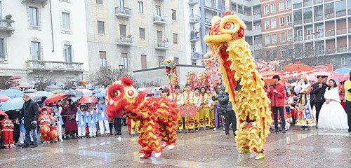 舞獅活動現(xiàn)場。(法國《歐洲時報》意大利版)