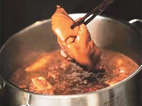 秘制豬手(資料圖:美國《僑報(bào)》)