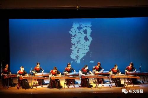 中國僑網(wǎng)開場古箏曲《漁舟晚唱》。(日本《中文導(dǎo)報》)