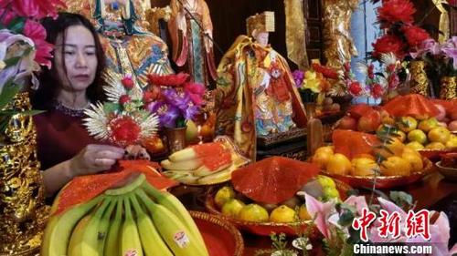 中國(guó)僑網(wǎng)首屆沈陽(yáng)媽祖文化旅游節(jié)現(xiàn)場(chǎng)?!「邅喅伞z